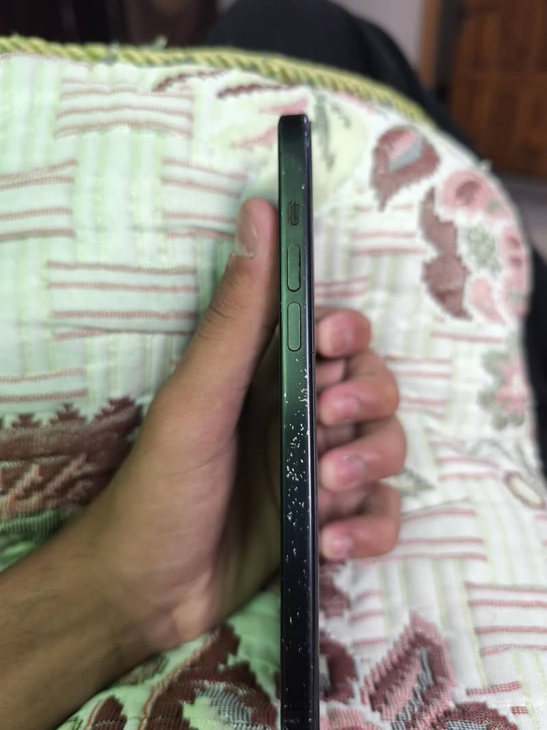 Apple iPhone 15 plus 3