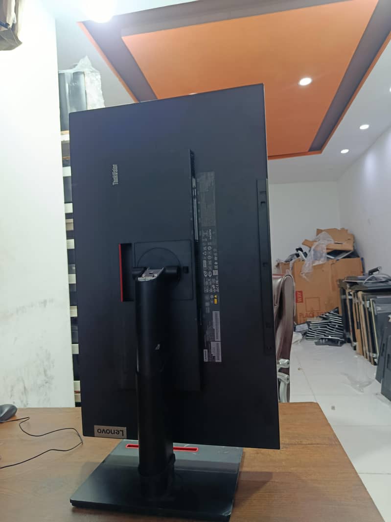 32" 4k Resolution 2