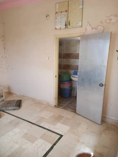 Rent 300 GHz portion 3bed. d. d ist floor Alladin park ki back pe