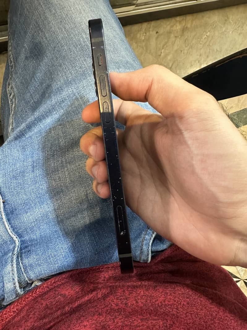 Apple iPhone 12 3