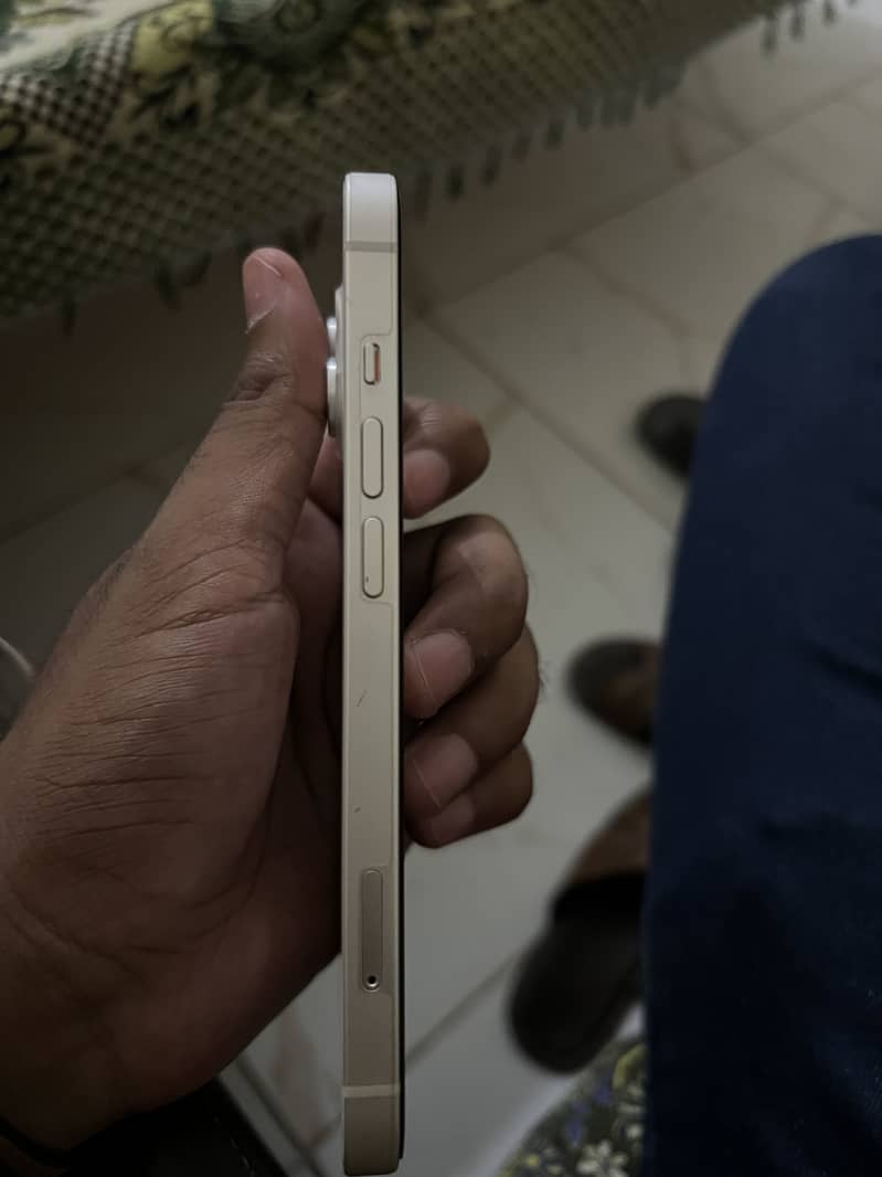 Apple iPhone 13 2