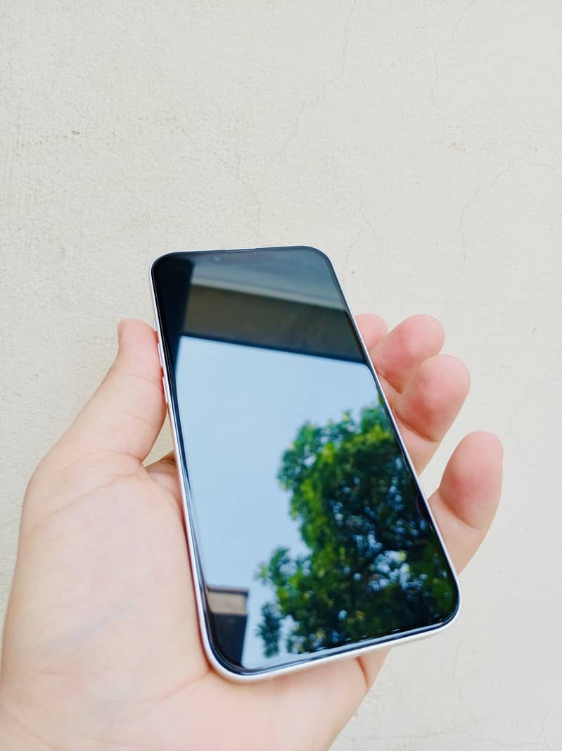 Apple iPhone 13 4
