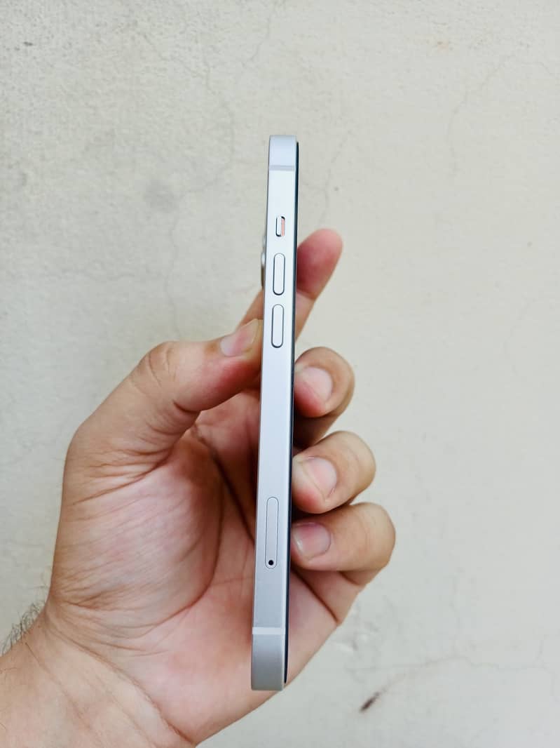 Apple iPhone 13 6