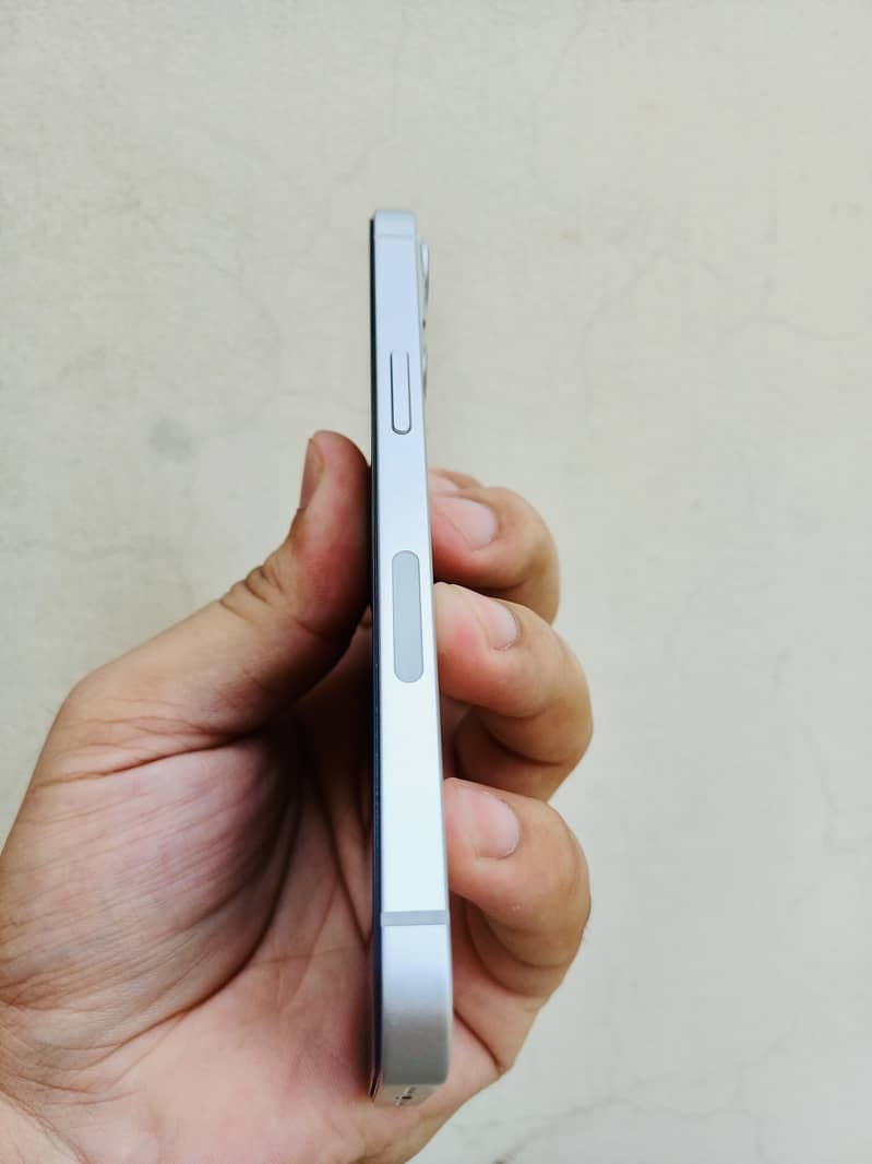 Apple iPhone 13 7