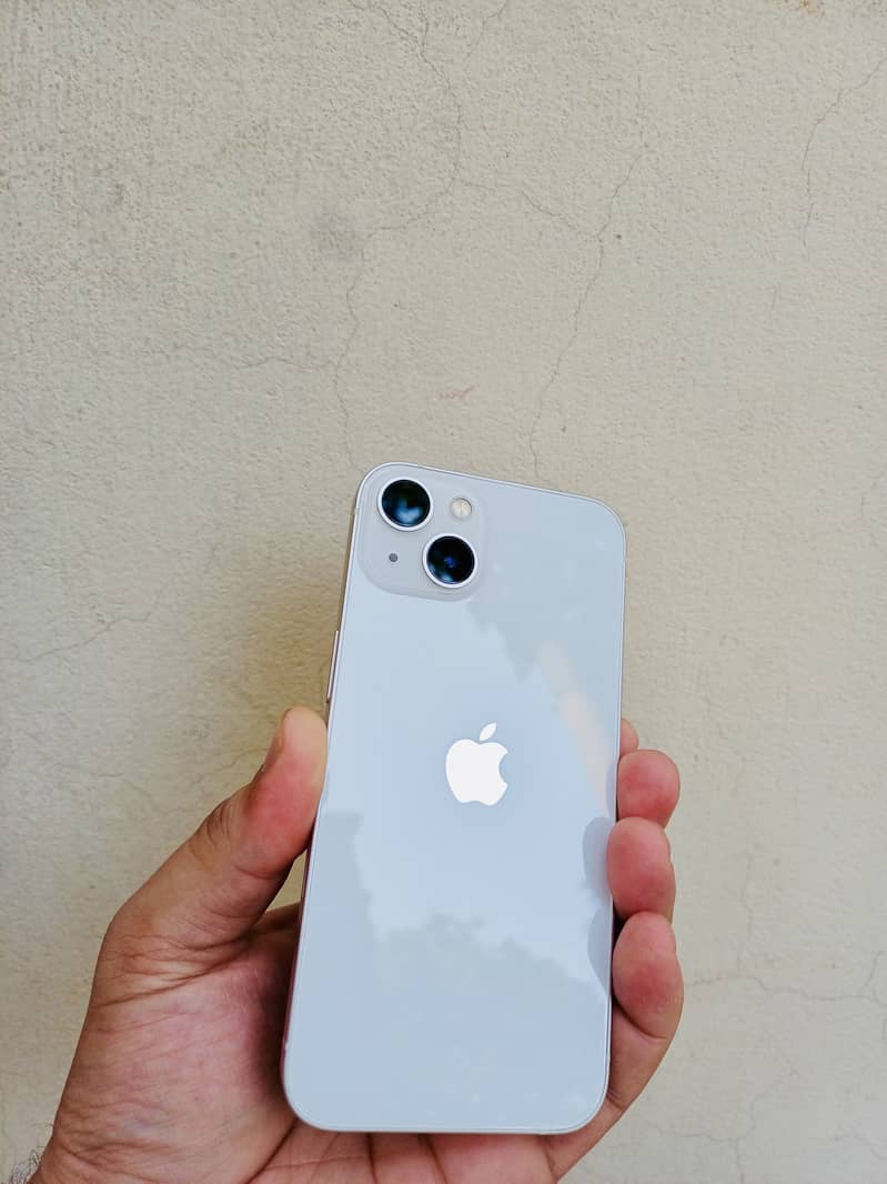 Apple iPhone 13 11