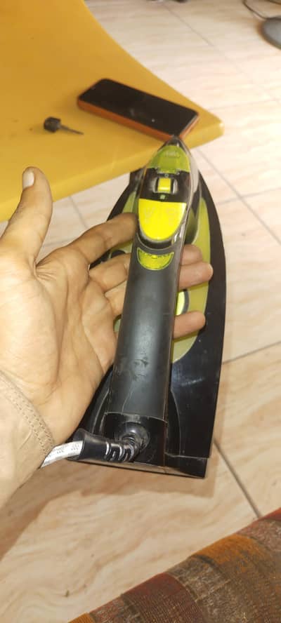 Olsenmark Heavy Duty Ceramic Steam Iron 2400W for Sale