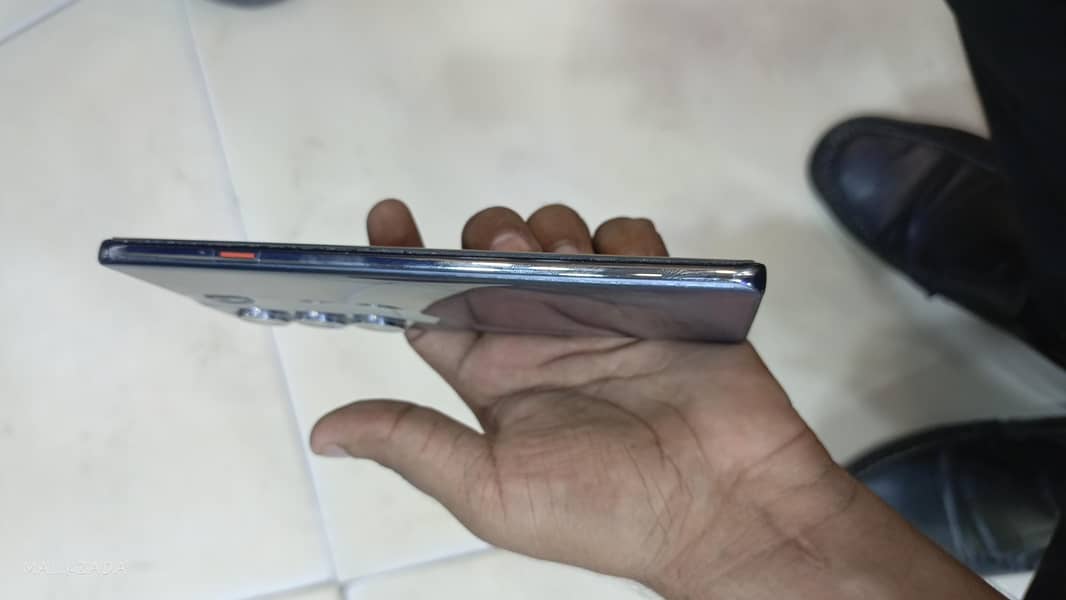 Tecno CAMON 40 Pro 1