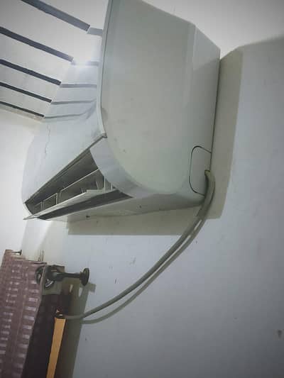 Haier DC inverter 1 ton AC