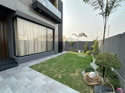 ONE KANAL BEAUTIFULL HOUSE AVAILABLE FOR RENT IN DHA PHASE 6