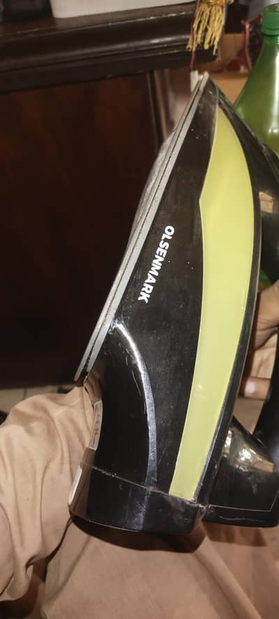 Olsenmark Heavy Duty Ceramic Steam Iron 2400W