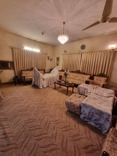 Lower Portion Of 400 Square Yard In Gulshan-e-Iqbal - Block 6 For rent