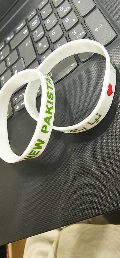 "Tum bhi meri azadi ho, ye ring bhi Pakistan ki nishani" -