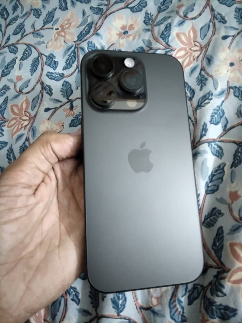 Apple iPhone 16 Pro 0
