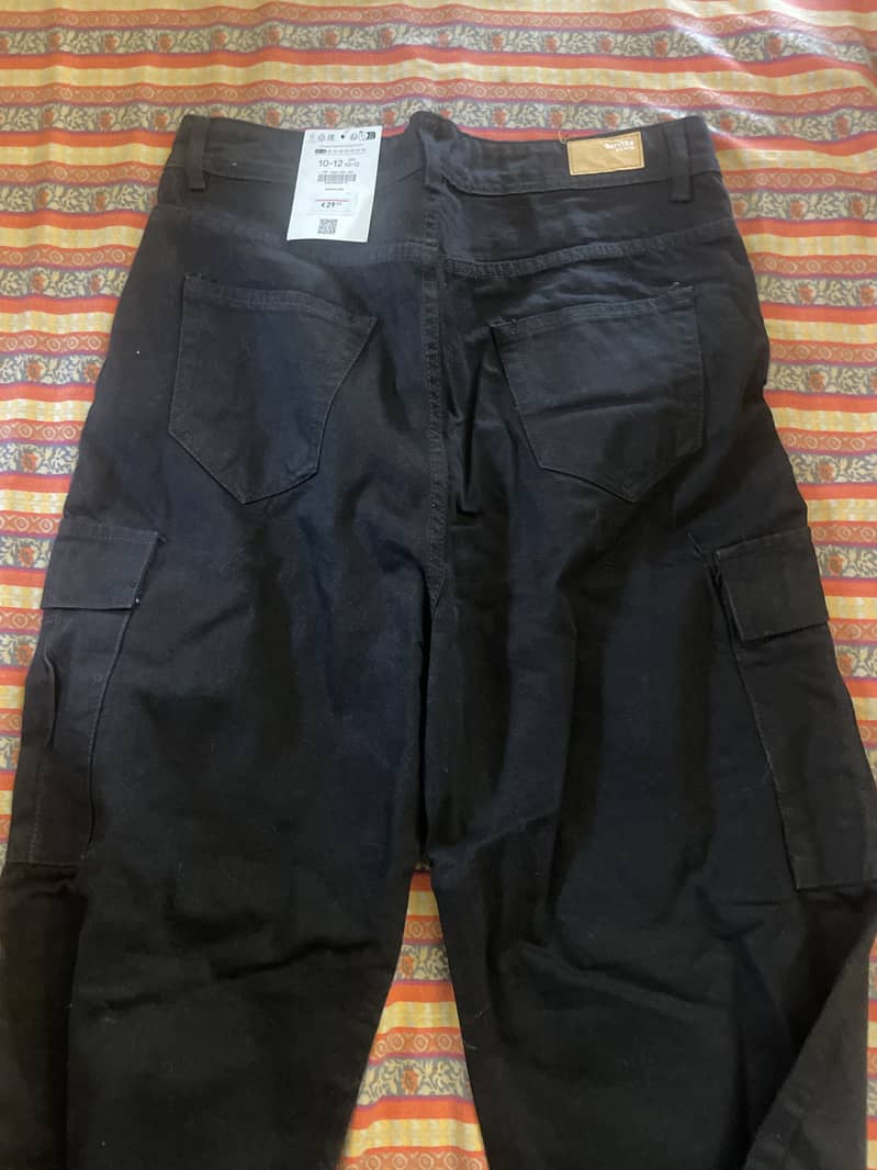 Black cargos 1