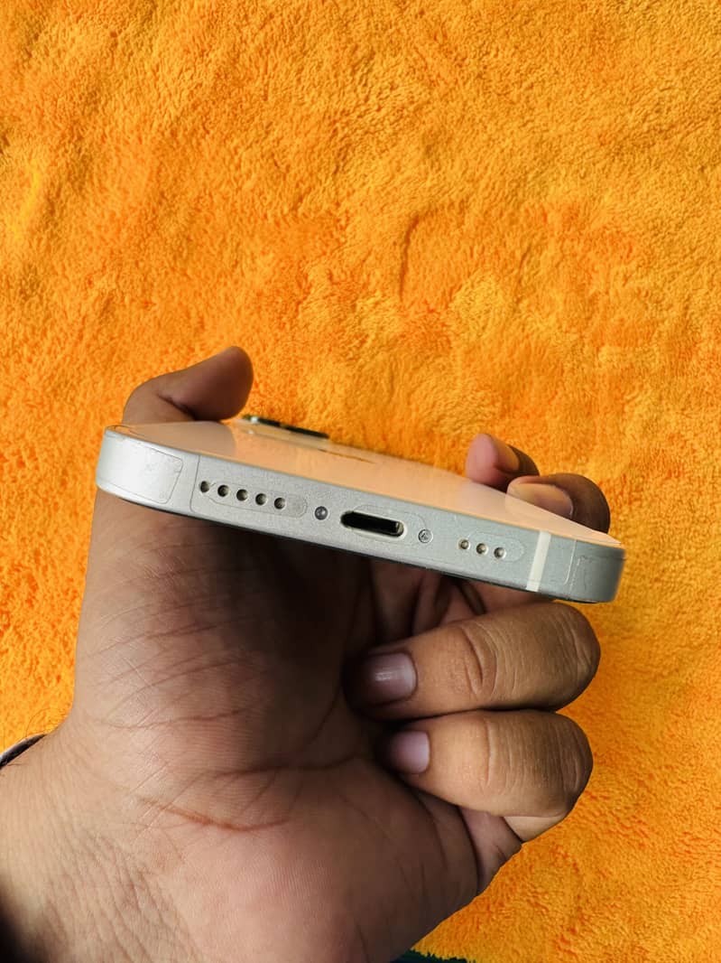 Apple iPhone 13 1