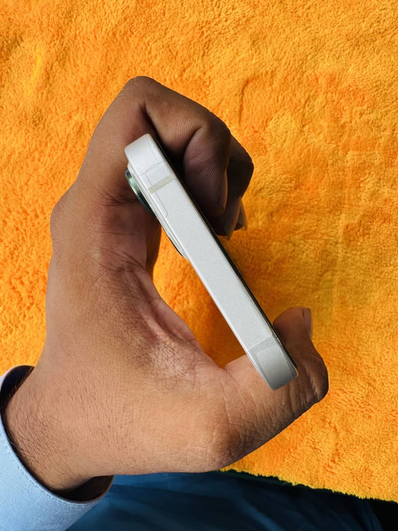 Apple iPhone 13 3