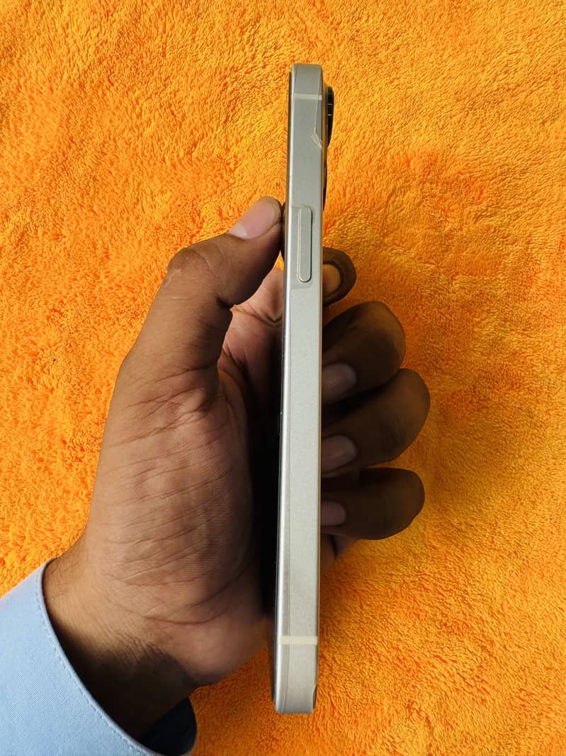 Apple iPhone 13 4