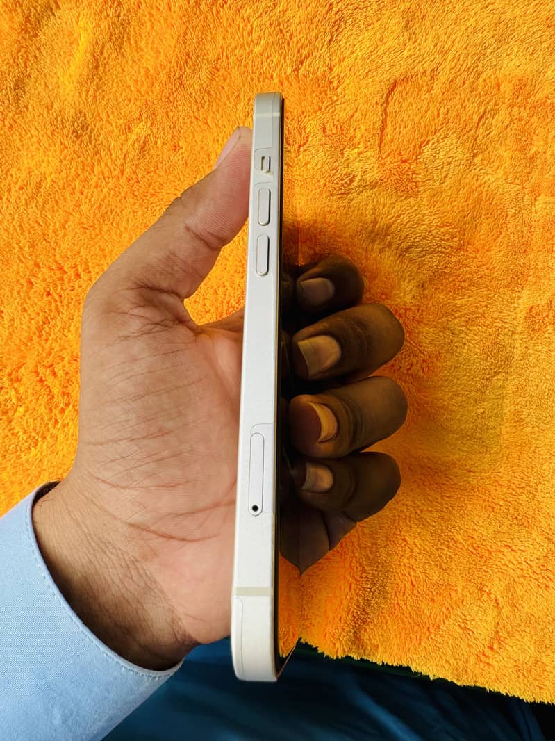 Apple iPhone 13 5