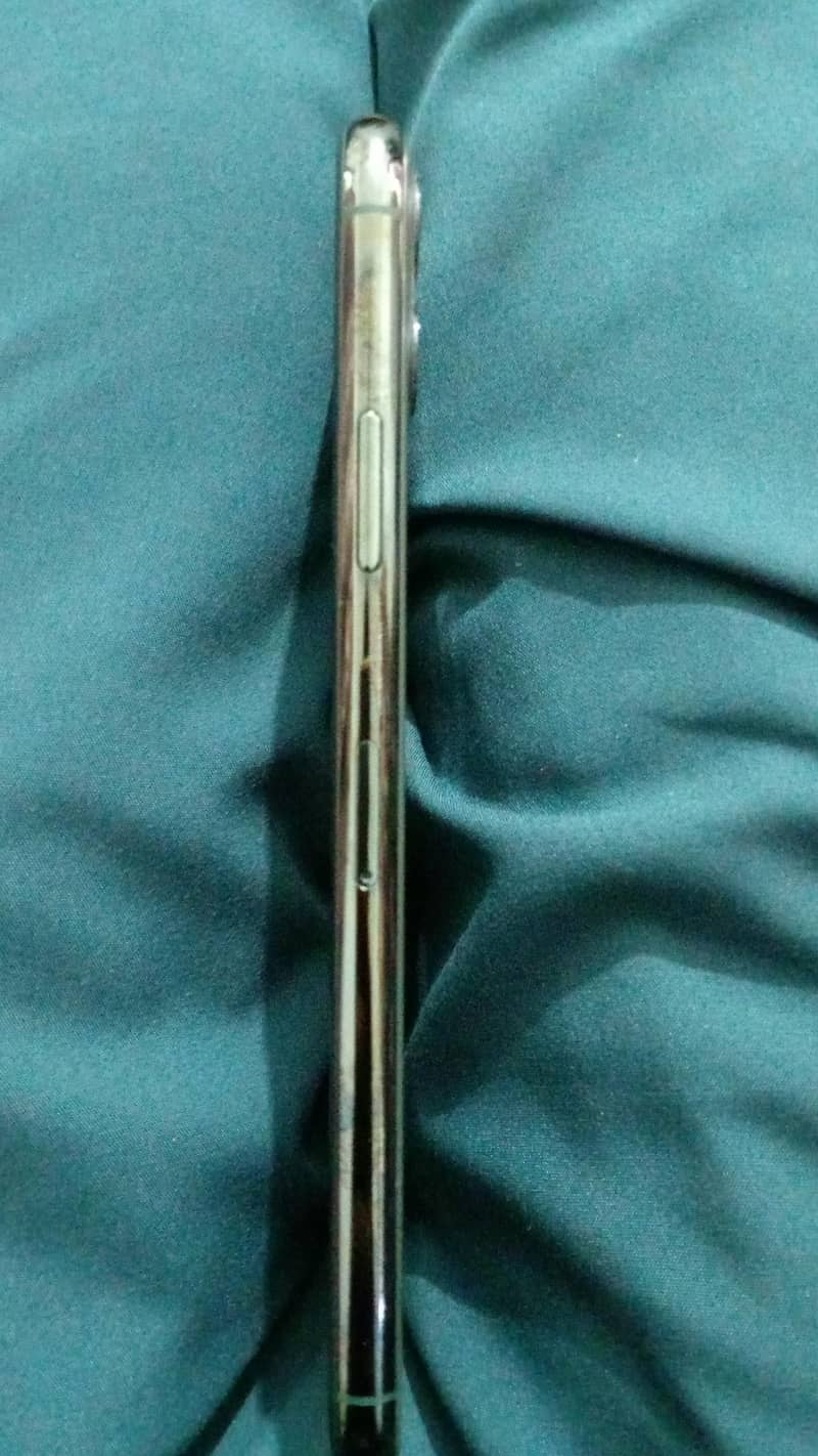 Apple iPhone 11 Pro Max 1