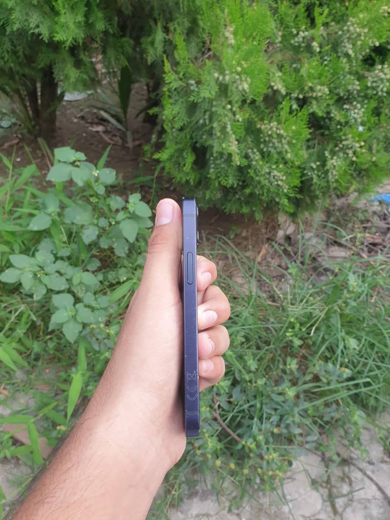 Apple iPhone 12 mini 4