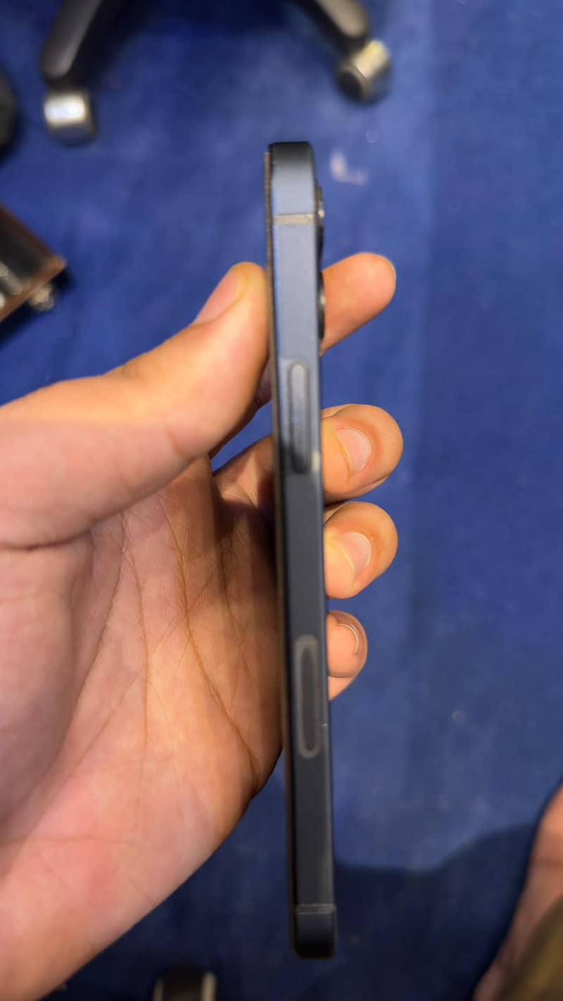 Apple iPhone 12 1