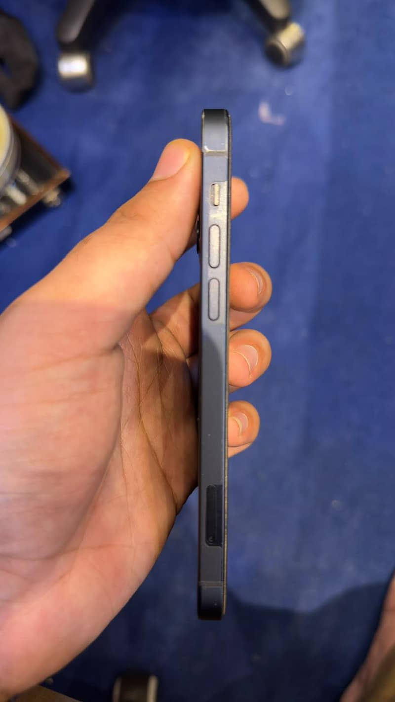 Apple iPhone 12 3