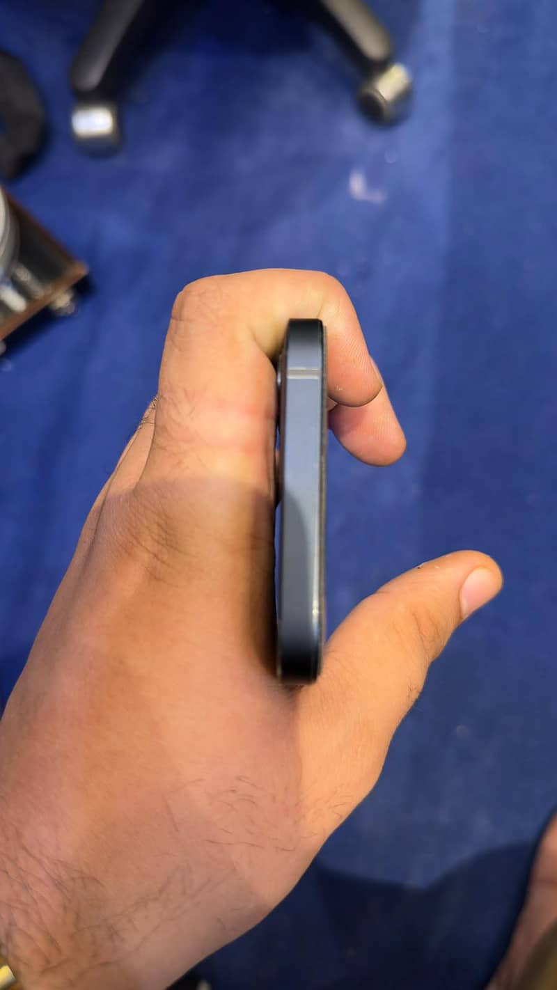 Apple iPhone 12 4
