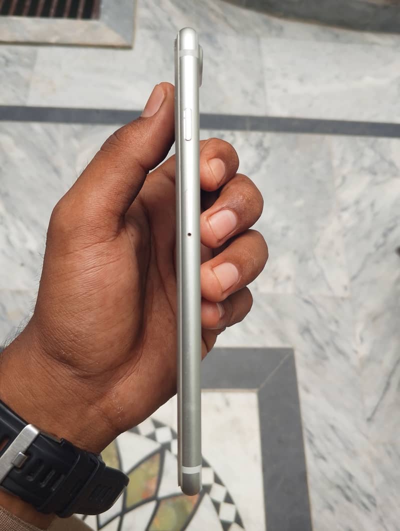 Apple iPhone 7 Plus 1