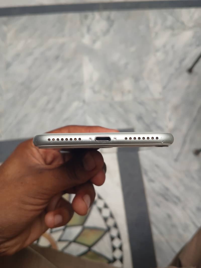 Apple iPhone 7 Plus 2