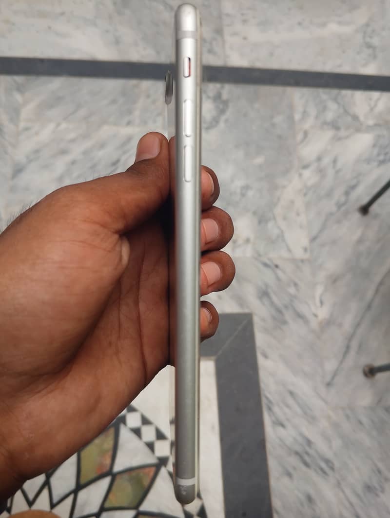 Apple iPhone 7 Plus 4
