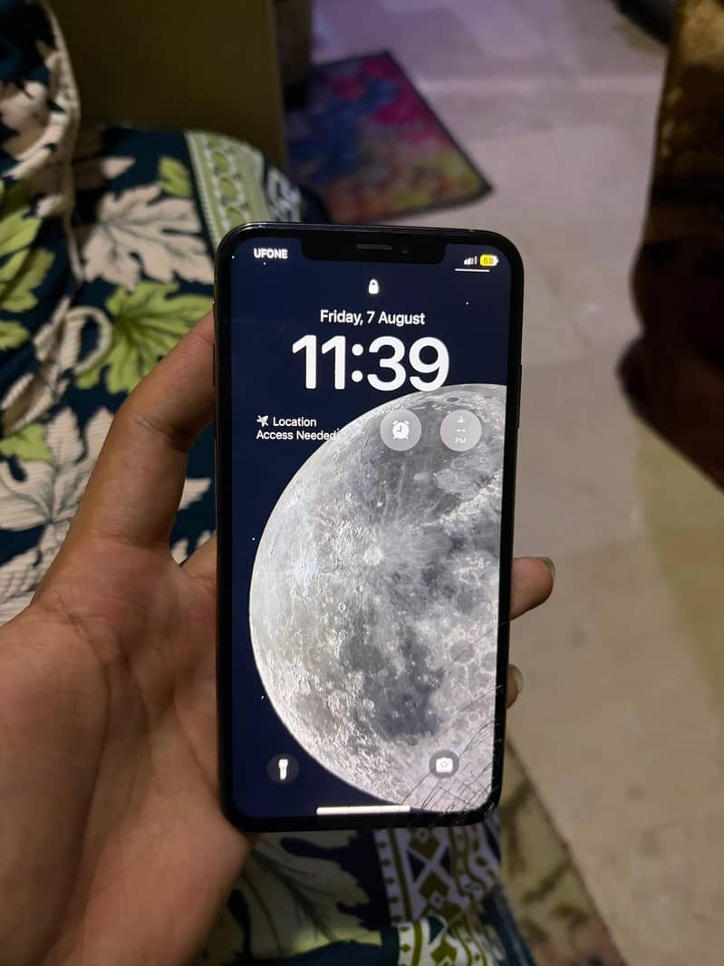 Apple iPhone XS Max 4