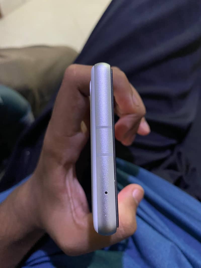 Google Pixel 7a 2