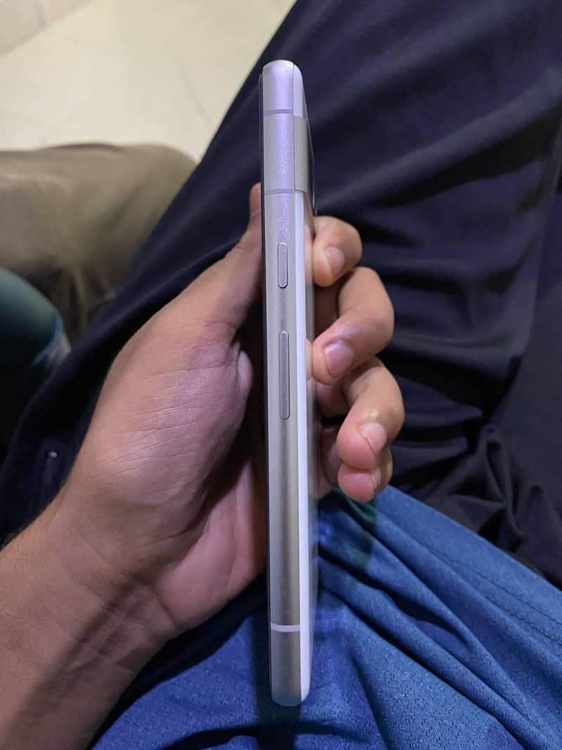 Google Pixel 7a 4