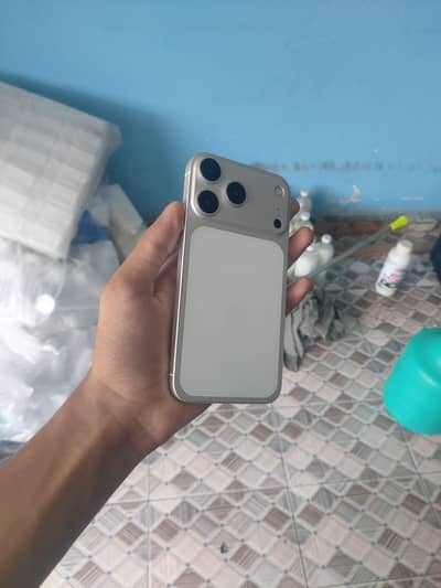 Apple iPhone XR converted 17 pro