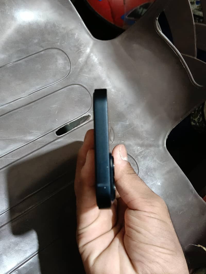 Apple iPhone 13 4