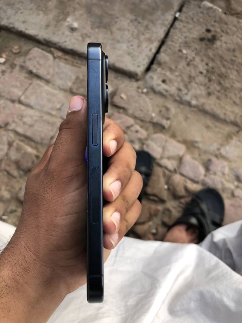 Apple iPhone 15 Pro 2