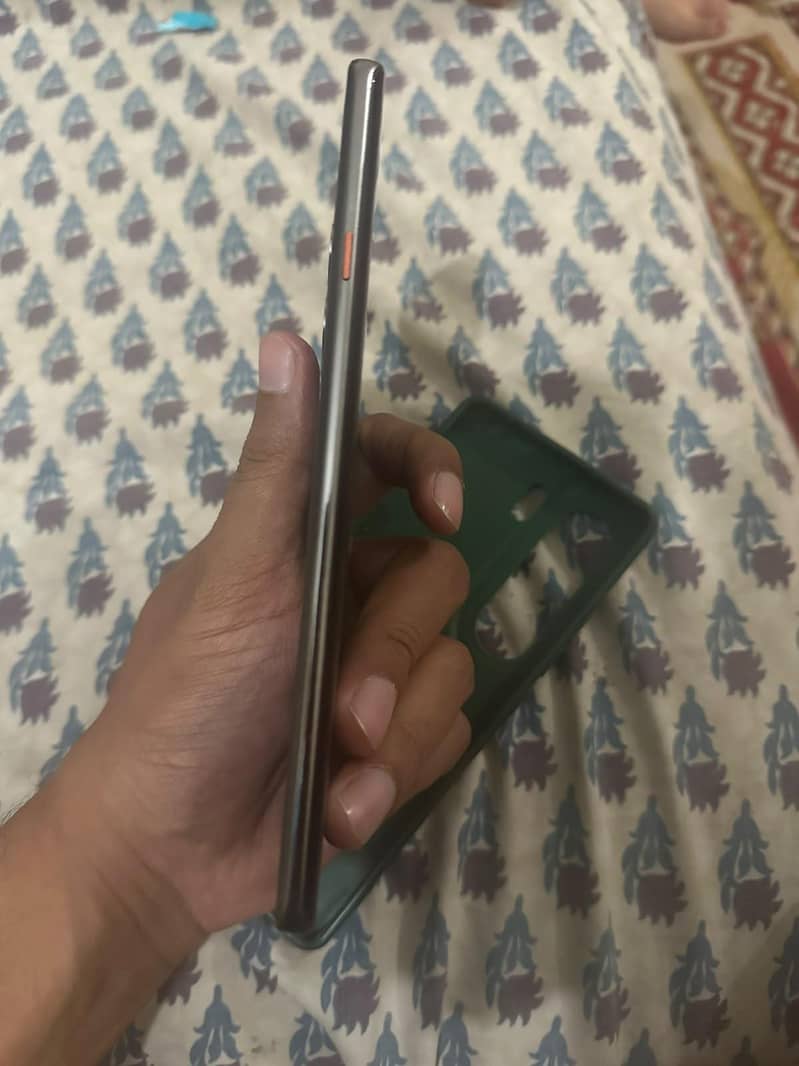 Tecno CAMON 40 Pro 4