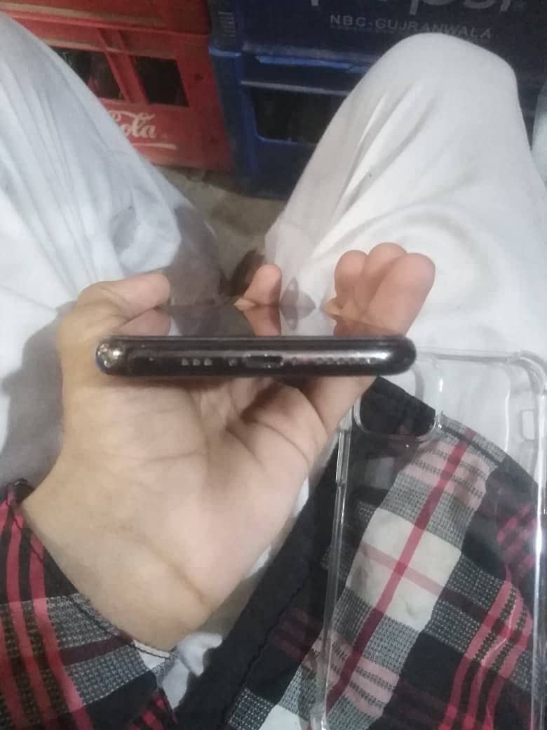 Apple iPhone 11 Pro 2