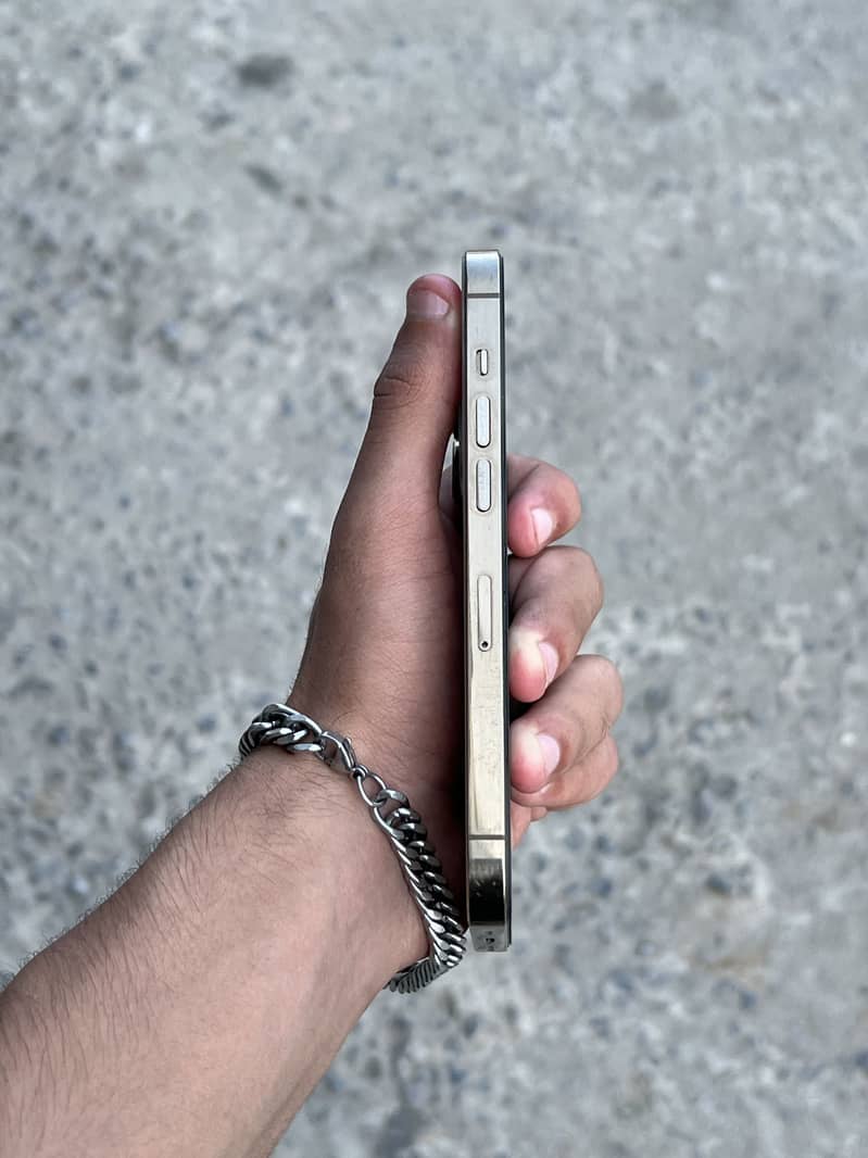 iPhone 14 Pro 4