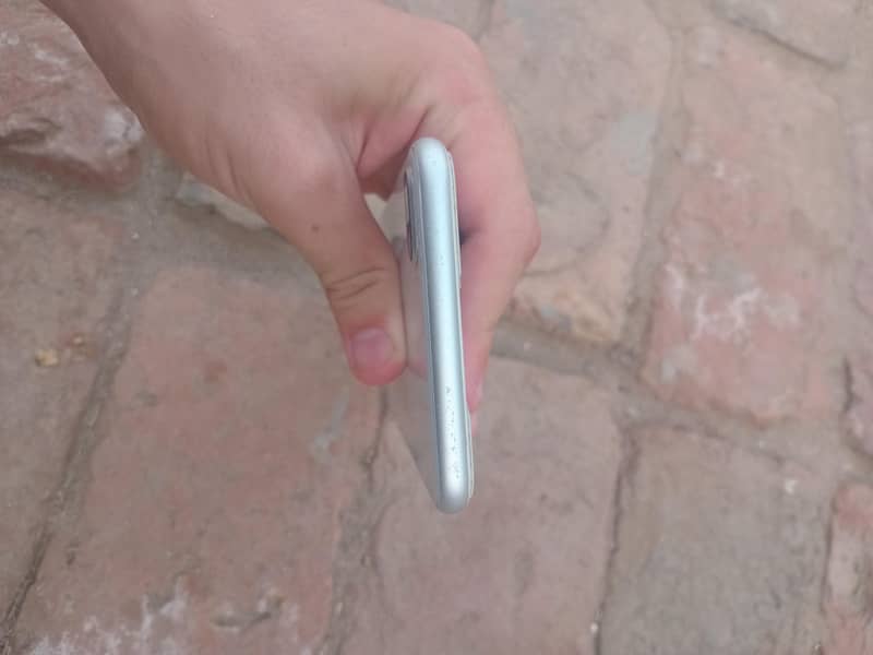 Apple iPhone 8 Plus 3