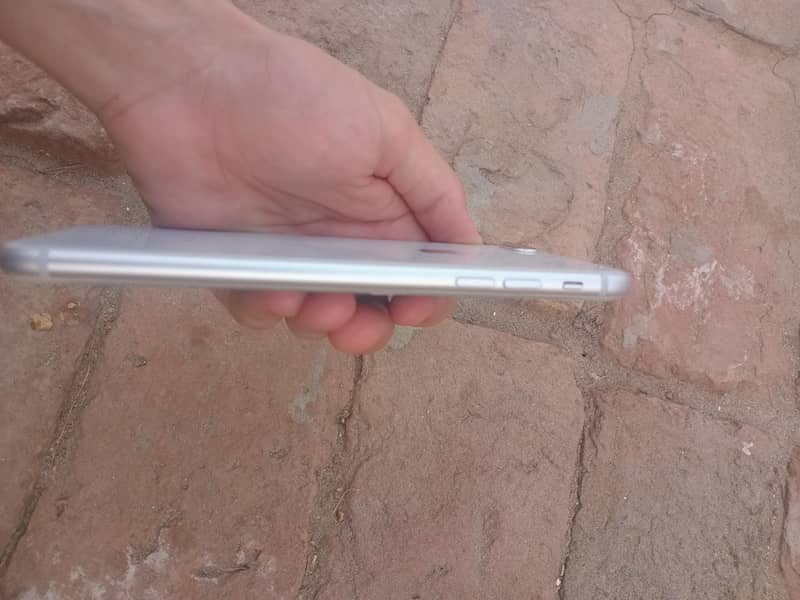 Apple iPhone 8 Plus 4