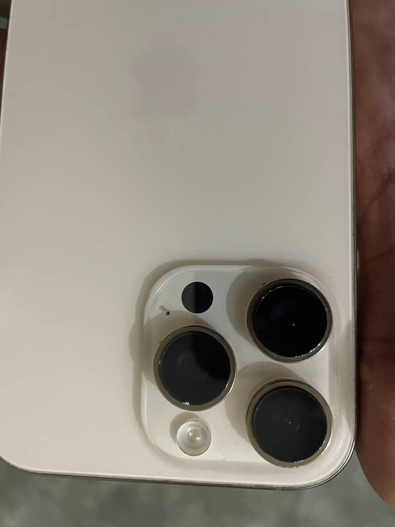 Apple iPhone 16 Pro Max 7