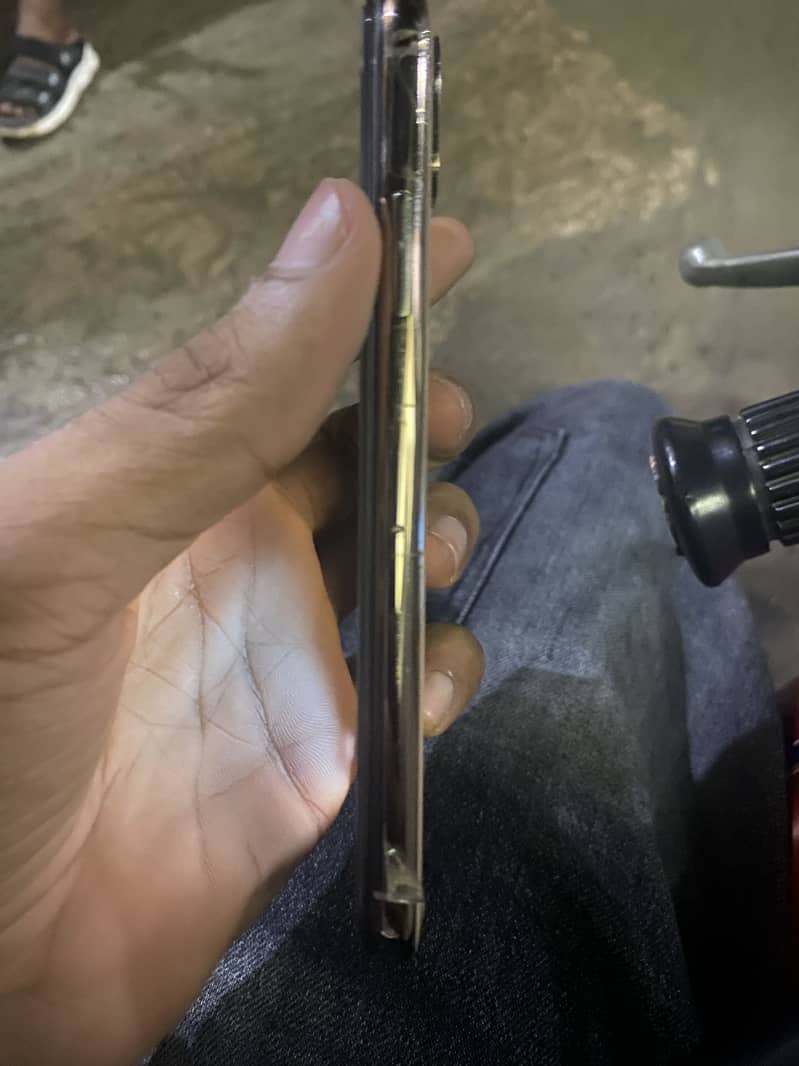 Apple iPhone XS 3