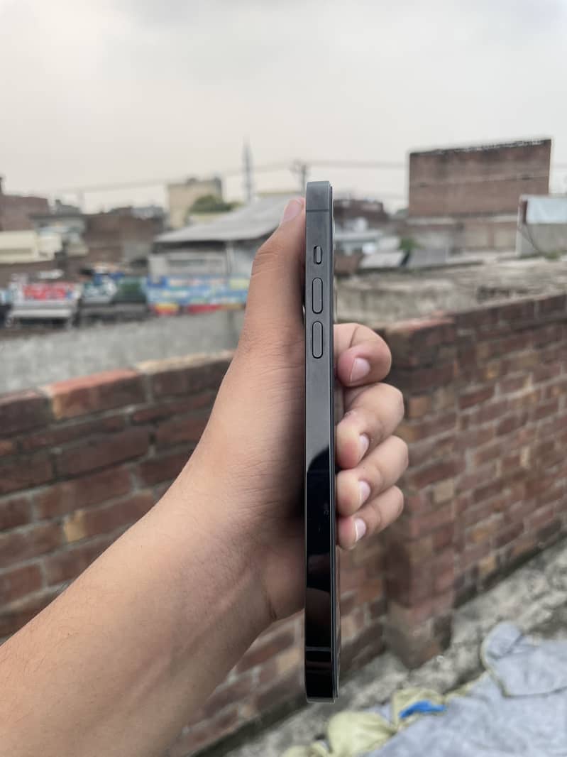Apple iPhone 14 Pro Max 1