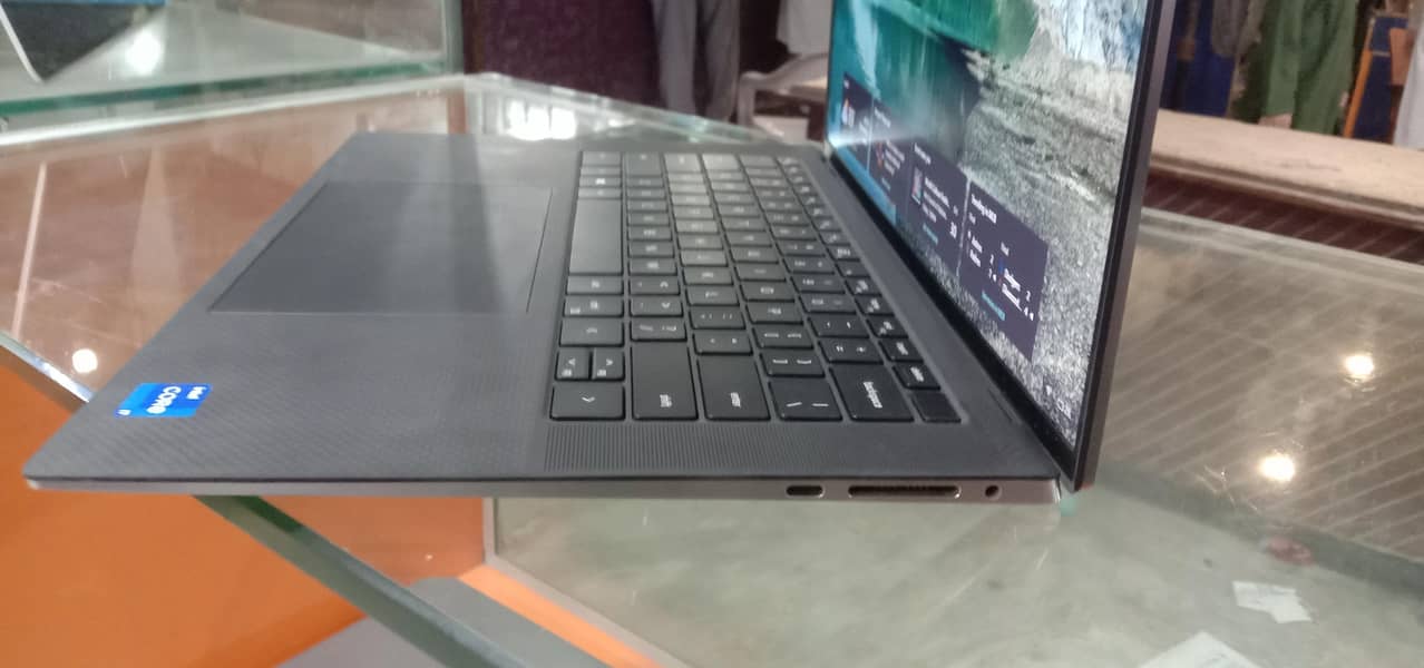 *Dell precision 5560* 3