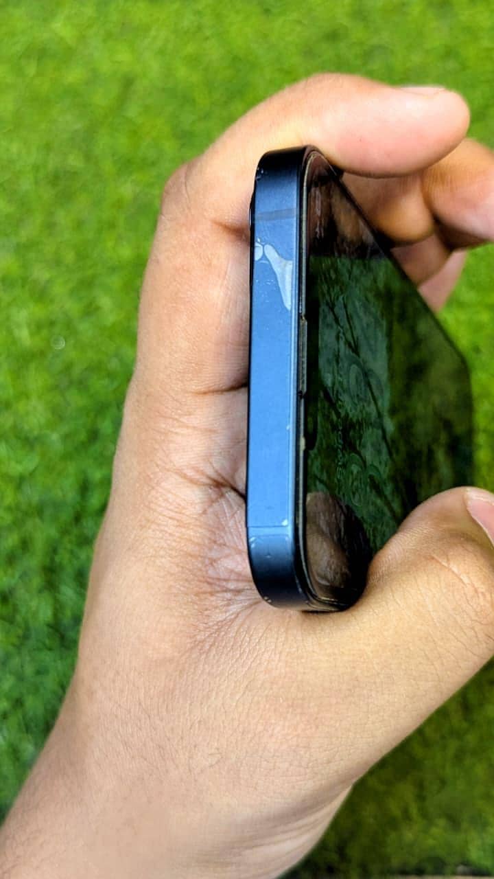 Apple iPhone 13 2
