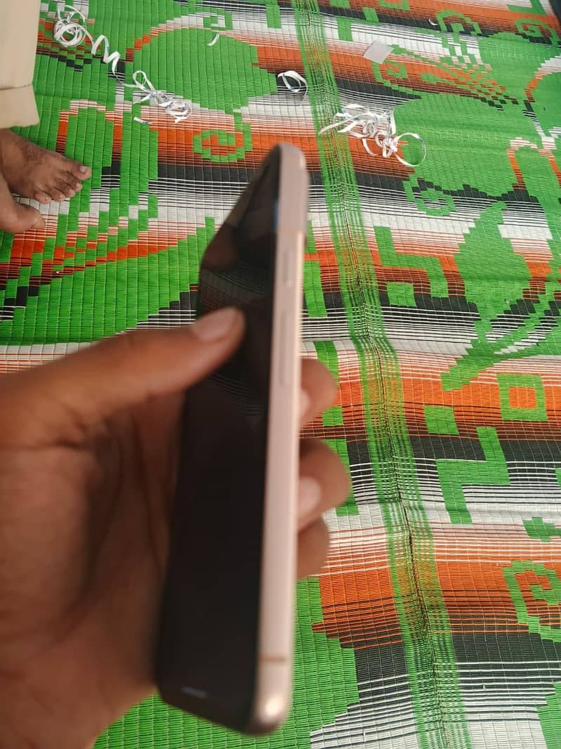 Google Pixel 8 4