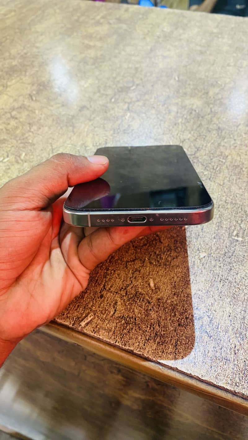 Apple iPhone 15 Pro Max 2