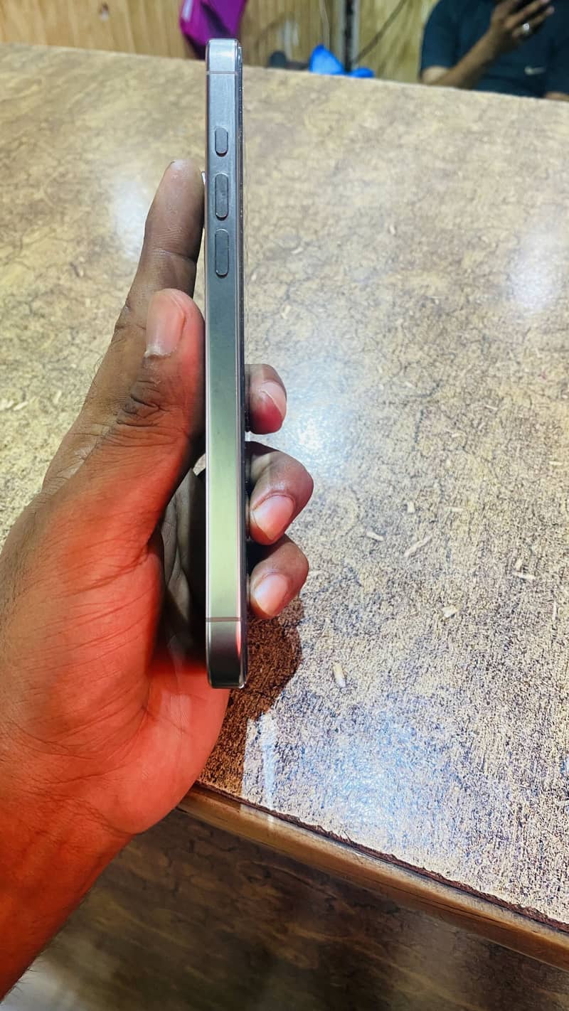 Apple iPhone 15 Pro Max 3