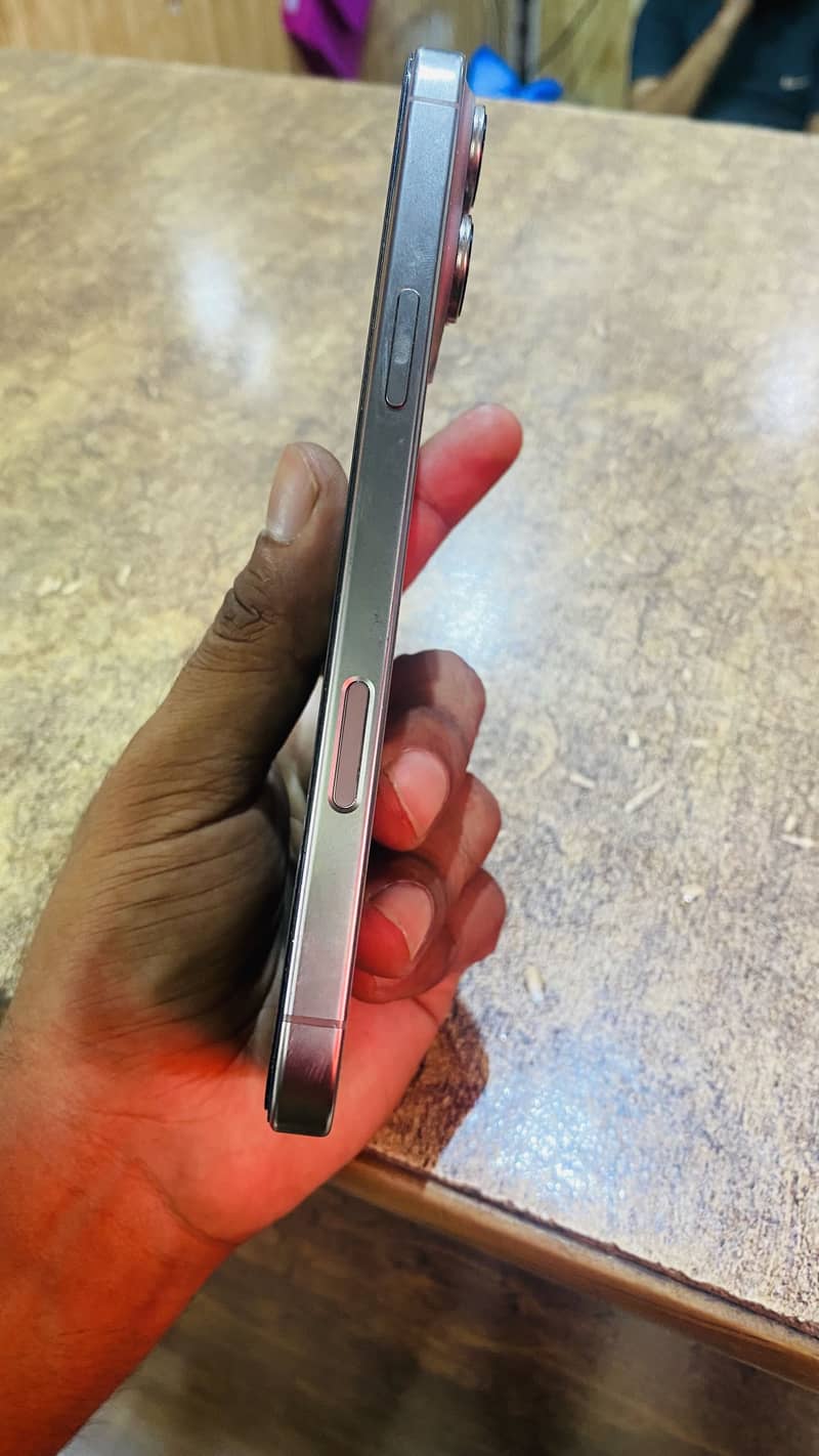 Apple iPhone 15 Pro Max 6